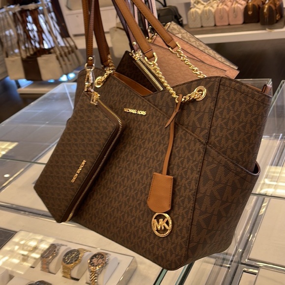 MICHAEL KORS LG X CHAIN SHOULDER TOTE
& Jet St Trvl Lg Travel CONTINENTAL Wallet - Picture 12 of 16